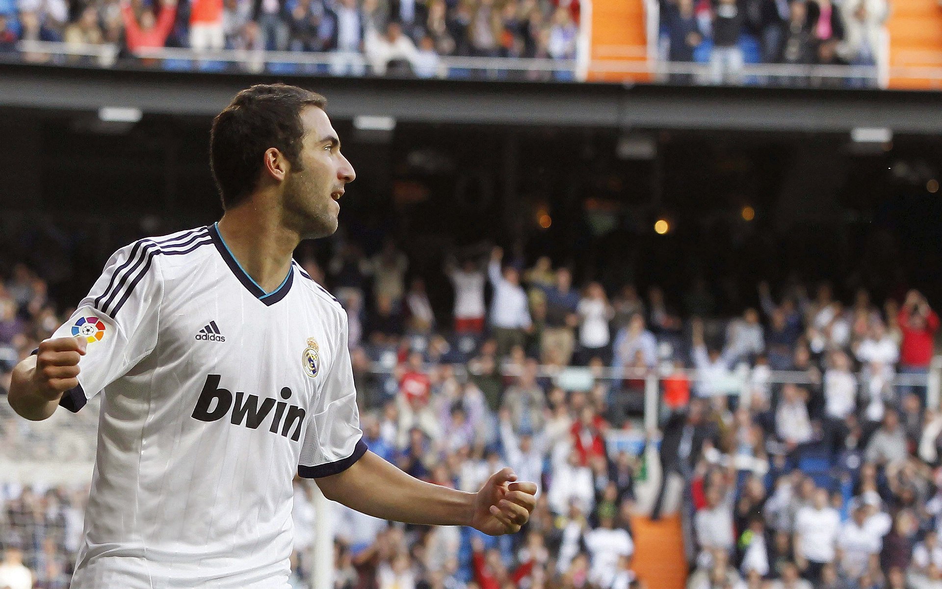 球场“铁墙般”的防守盛宴，防守球队